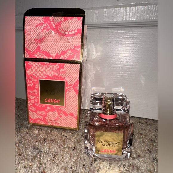 Pink Victoria’s Secret crush beauty limited edition 🩷💕🤍 1.7 floz